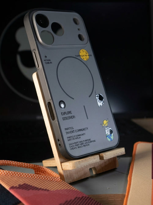 Carcasa Antigolpes con MagSafe |Diseño Astronauta |iPhone 14 Pro Max