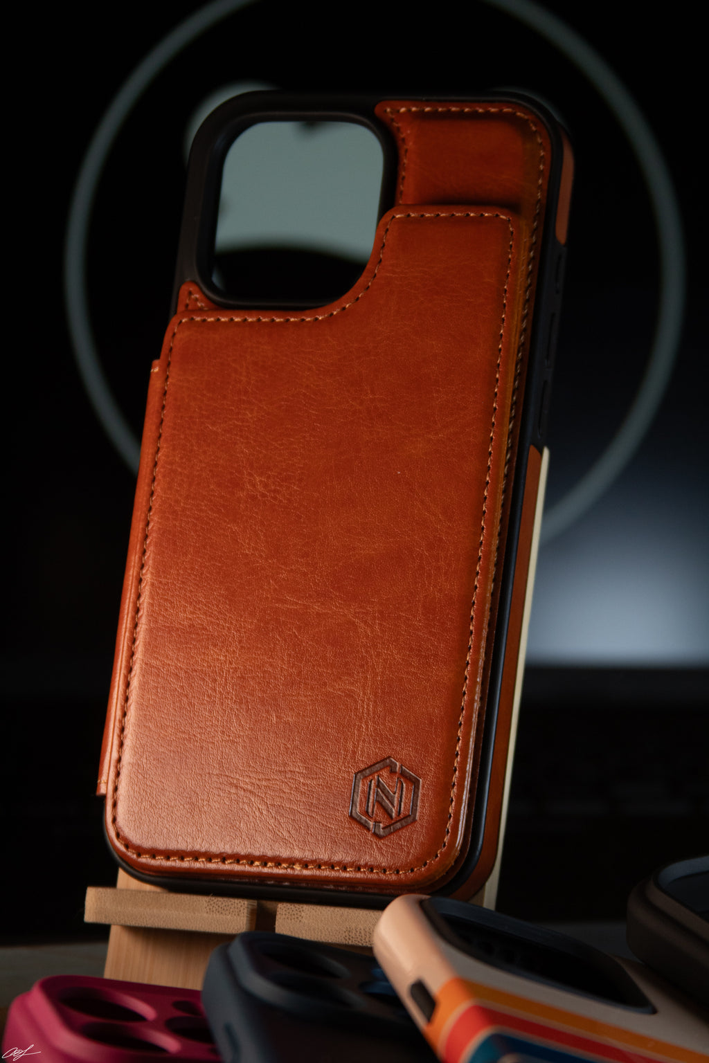 Carcasa Cartera de Cuero con RFID y MagSafe para iPhone 16 Pro Max |Café y Negro