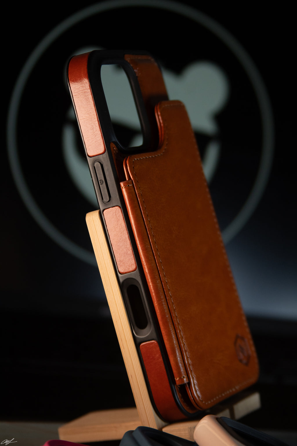 Carcasa Cartera de Cuero con RFID y MagSafe para iPhone 16 Pro Max |Café y Negro